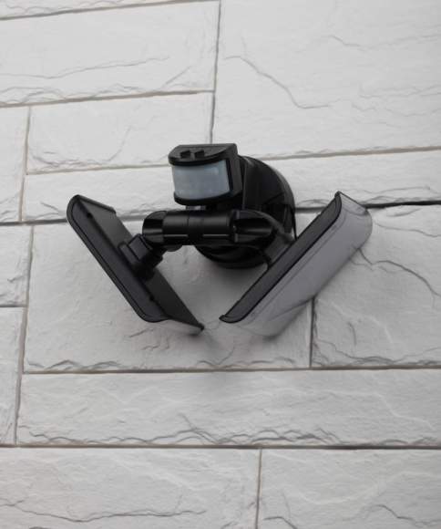 Фасадный светильник с двумя световыми панелями c выносной солнечной батареей Эра ERAFS020-42 (Б0044490) Фасадный светильник с двумя световыми панелями c выносной солнечной батареей Эра ERAFS020-42 (Б0044490)