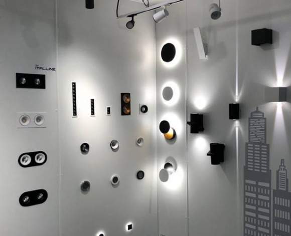 Уличный настенный светильник Italline IT01-A150/2 black Уличный настенный светильник Italline IT01-A150/2 black