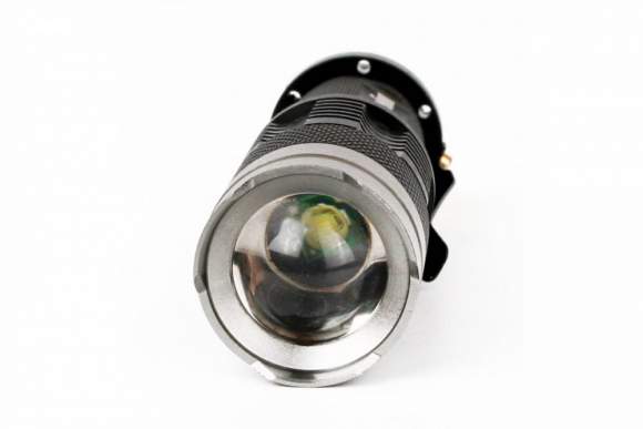 Ручной светодиодный фонарь на батарейках. Дистанция освещения - 400м. 3 режима работы. Camelion LED5135 (12915)