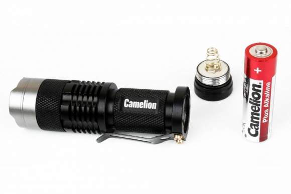 Ручной светодиодный фонарь на батарейках. Дистанция освещения - 400м. 3 режима работы. Camelion LED5135 (12915)