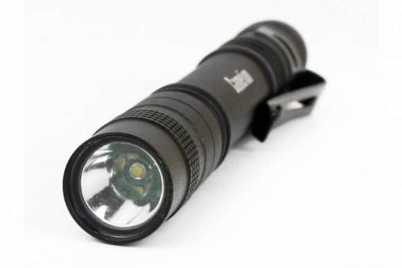 Ручной светодиодный фонарь на батарейках. Дистанция освещения 200 м. 3 режима работы. Camelion LED51517 (12917)