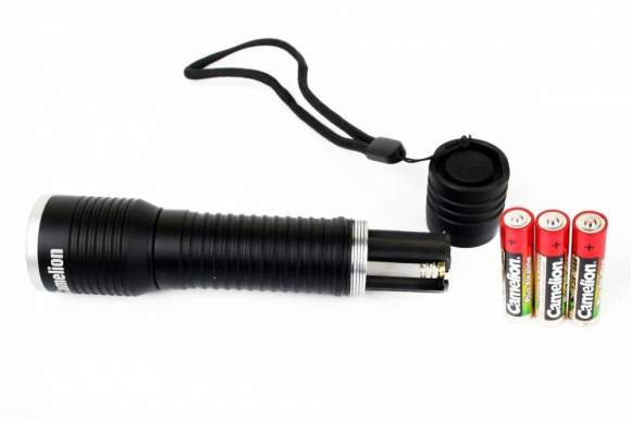Ручной светодиодный фонарь на батарейках. Дистанция освещения 200 м. 3 режима работы. Camelion LED51517 (12917)