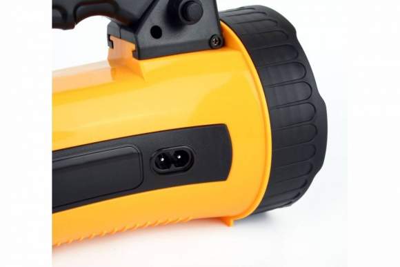 Ручной светодиодный прожекторный фонарь на аккумуляторе. Дистанция освещения - 30м. Camelion LED29315 (10469)