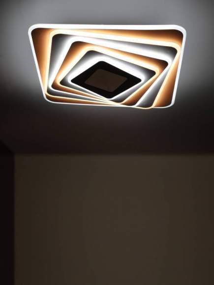 Потолочная светодиодная люстра с управлением Wi-Fi Camelion LCL-1012 (14620) Потолочная светодиодная люстра с управлением Wi-Fi Camelion LCL-1012 (14620)